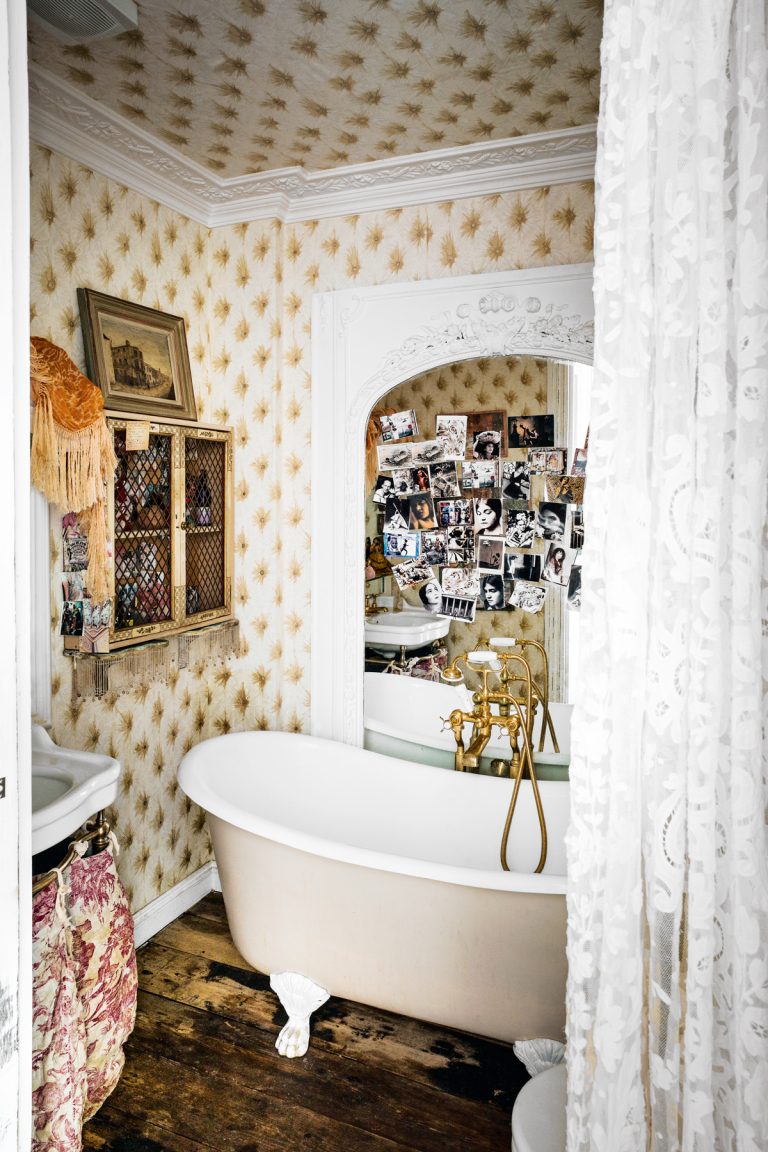 vintage bathroom wallpaper