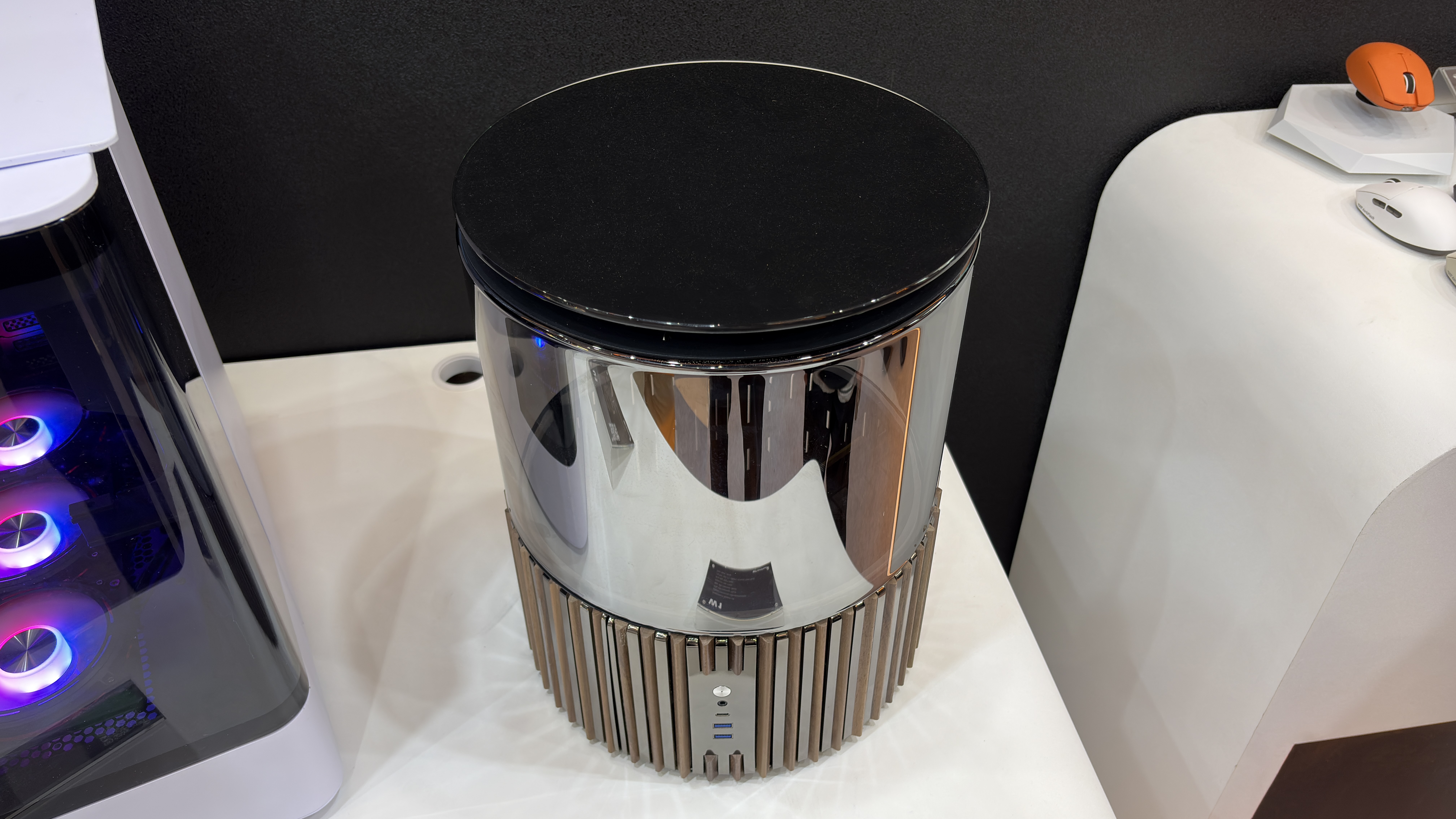 DarkFlash W1 pc case that looks like a bin