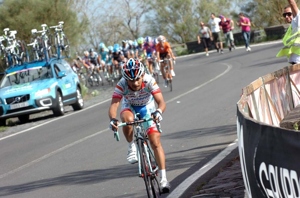 Jose Rujano on the attack on Mount Etna at the 2011 Giro d'Italia