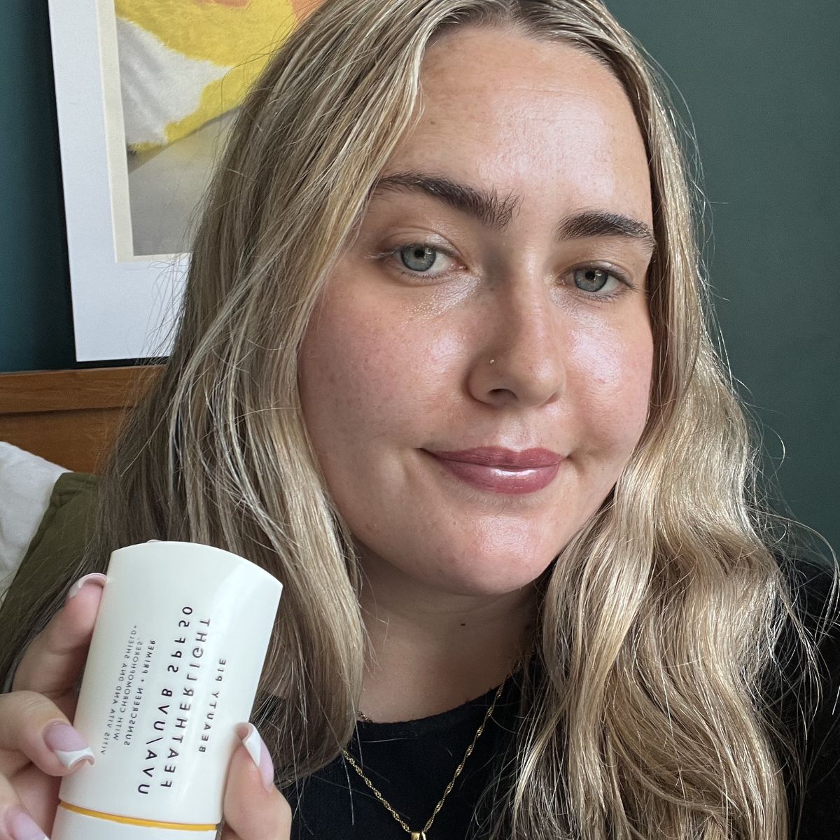 Amelia wearing Beauty Pie Super Healthy Skin Featherlight UVA/UVB SPF 50 Sunscreen + Primer