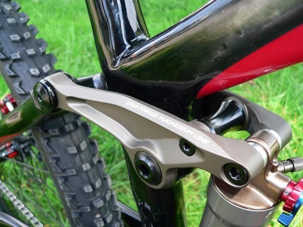 Specialized&rsquo;s first-ever rocker link