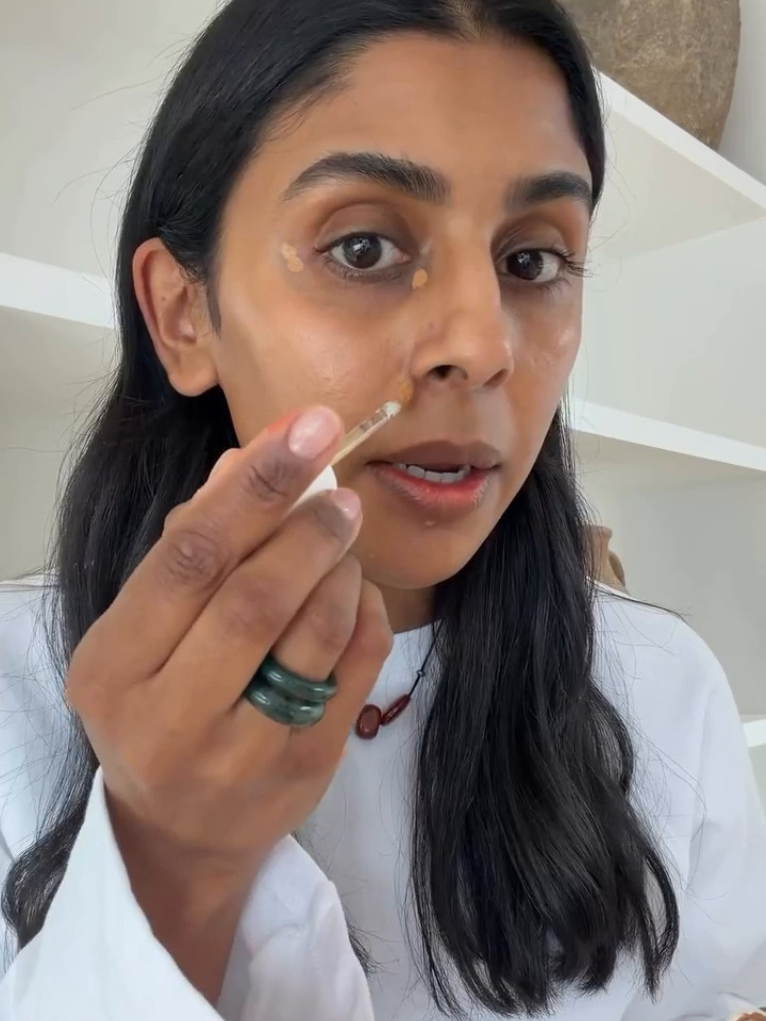 @monikh applying makeup