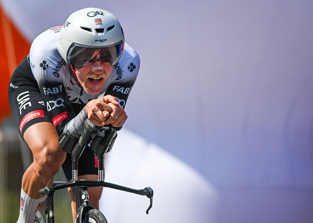 Boucles de la Mayenne: Julius Johansen powers to prologue victory