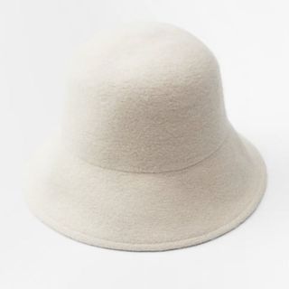 wool bucket hat in off white