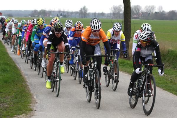 The leaders of the race: Gunnewijk, Van Dijk, Armstrong and Worrack