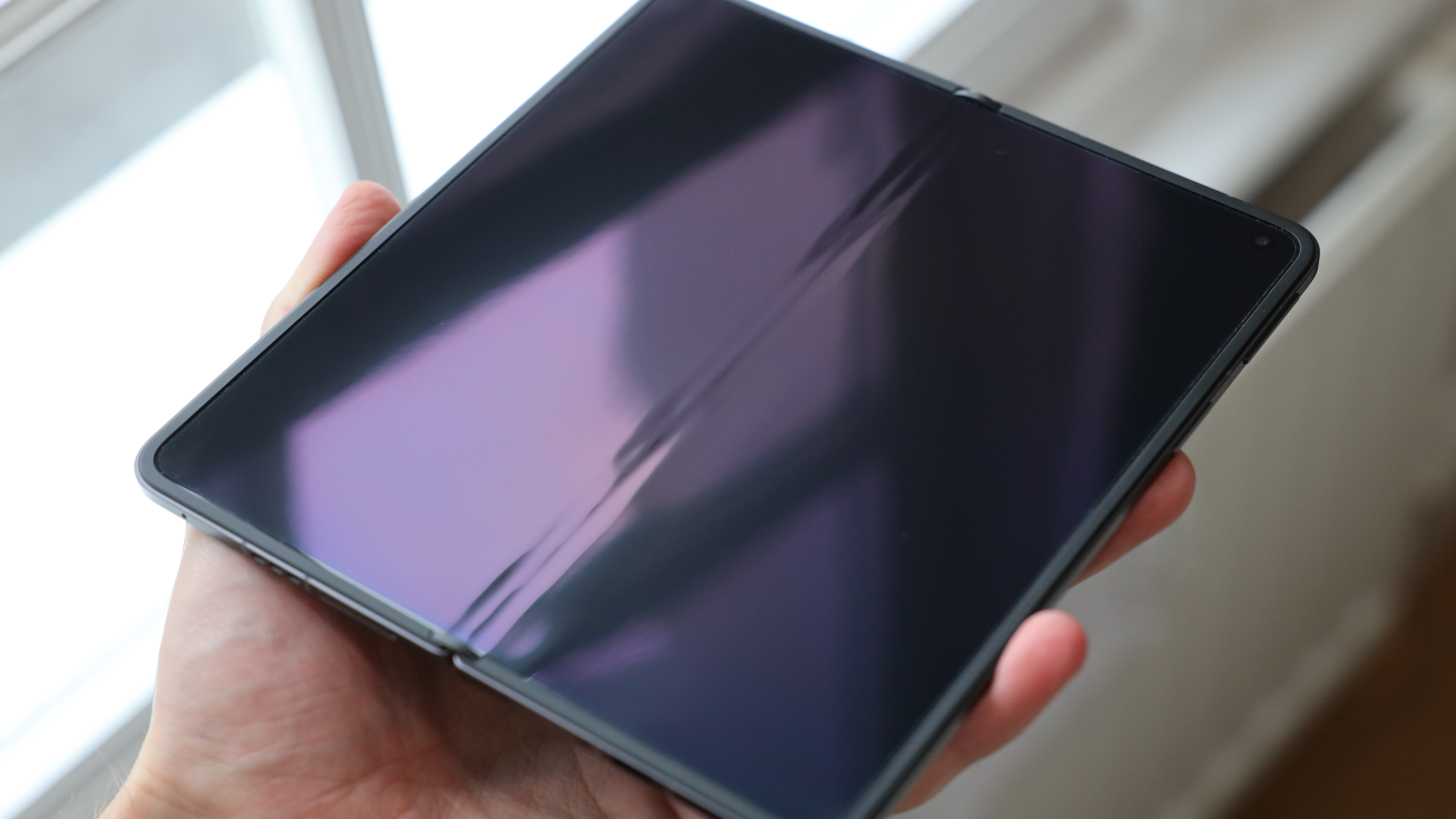 Oppo Find N5 phone screen off showing the fold crease