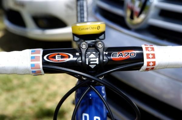 The team's herritage is acknowledged on the bars, with tape featuring the United States of America and Swiss flag on the opposite side.