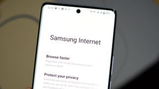 Samsung Internet welcome screen on mobile