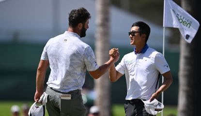 Rahm and Kim shake hands on the 18th green at the Mexico Open