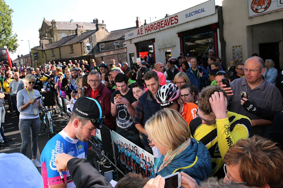 Mark Cavendish (Etixx-Quick Step) was popular before the stage today