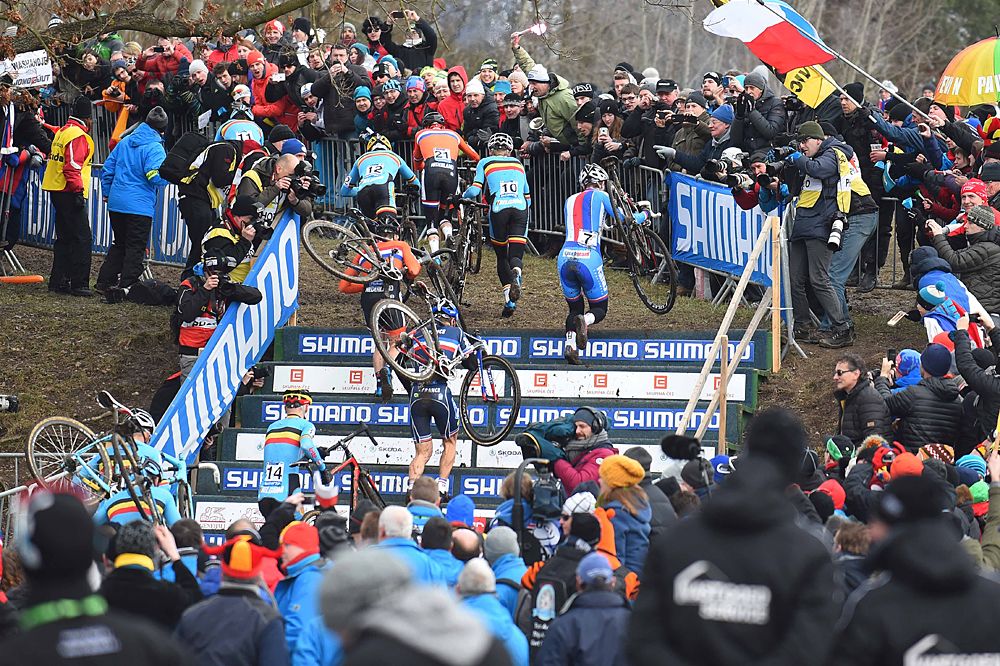 The leaders hit the stairs on the first lap