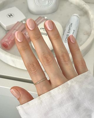 @pink_oblivion baby pink wave nail design