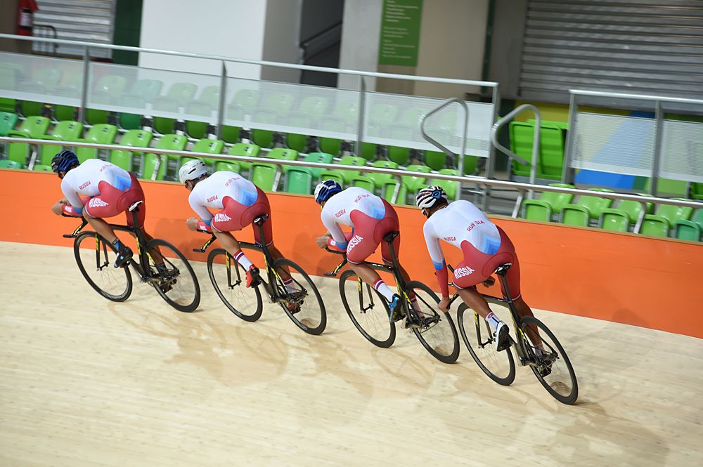 Russians train on the velodrome in Rio
