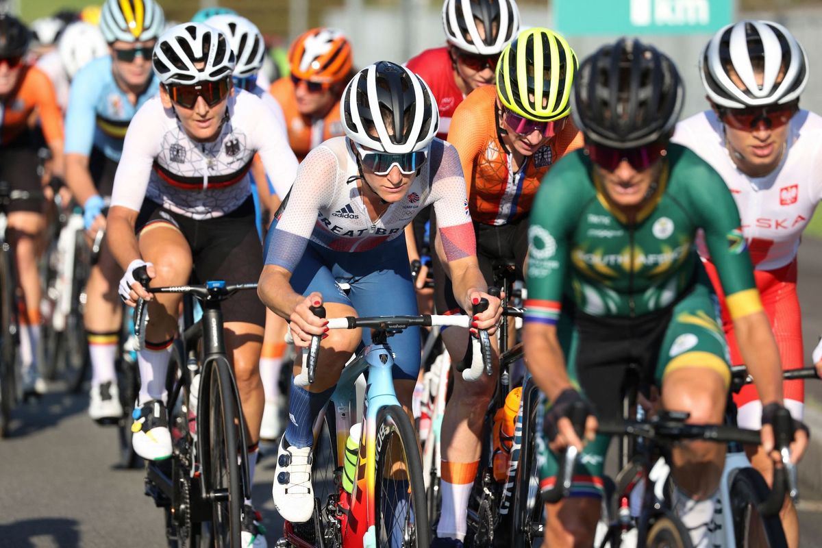 Lizzie Deignan rues marking and too many motorbikes as heat blunts ...