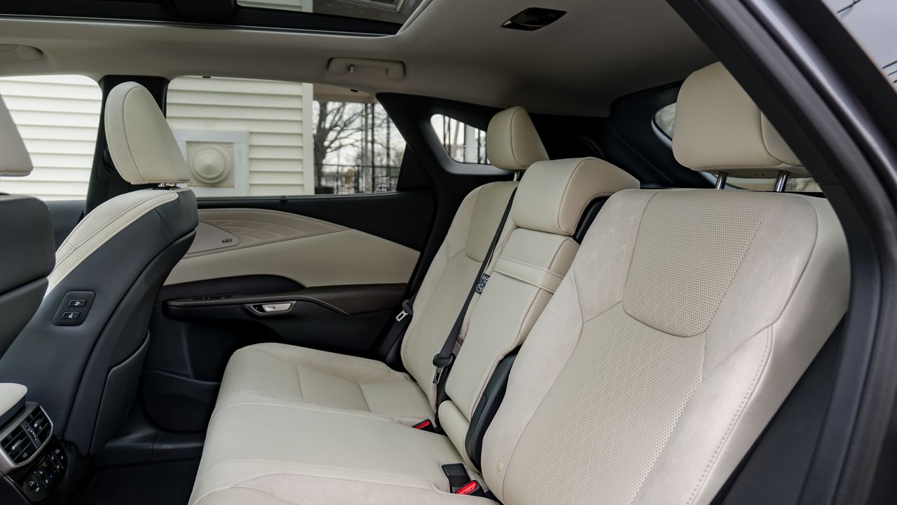 2026 Lexus RX 450h+ review.