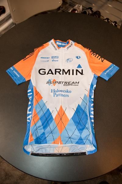The "Aero" fit is tailored to fit without excess fabric flapping in the wind while in riding position.