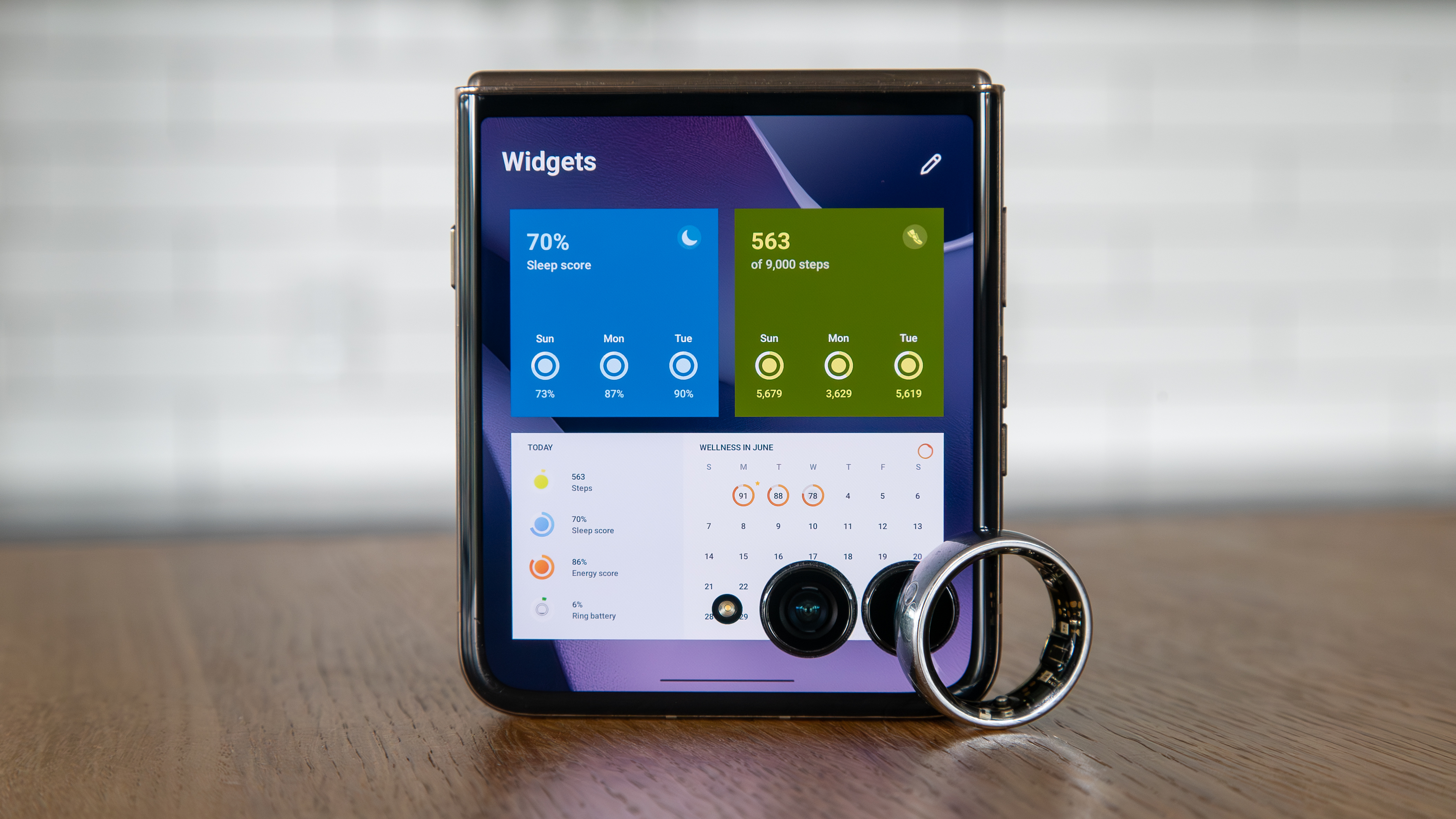 Circular Ring 2 next to the Razr Ultra 2026