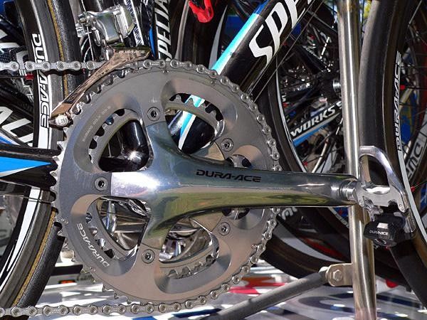 Specialized's carbon FACT cranksets were nowhere to be found on either of its sponsored ProTour teams. The Gerolsteiner boys ran Dura-Ace cranks all around, while the Quickstep-Innergetic team opted for its Campagnolo Record Ultra-Torque sets.