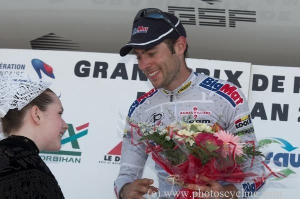 Sylvain Georges (Big Mat - Auber 93) on the podium after his victory.