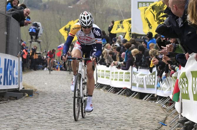 Jurgen Roelandts (Lotto-Belisol) grits it out on the Paterberg