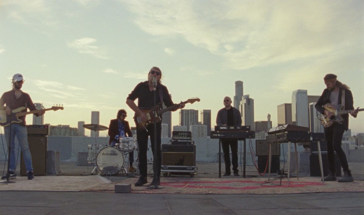 The War on Drugs performing &quot;I Don&#039;t Live Here Anymore&quot; on an LA rooftop