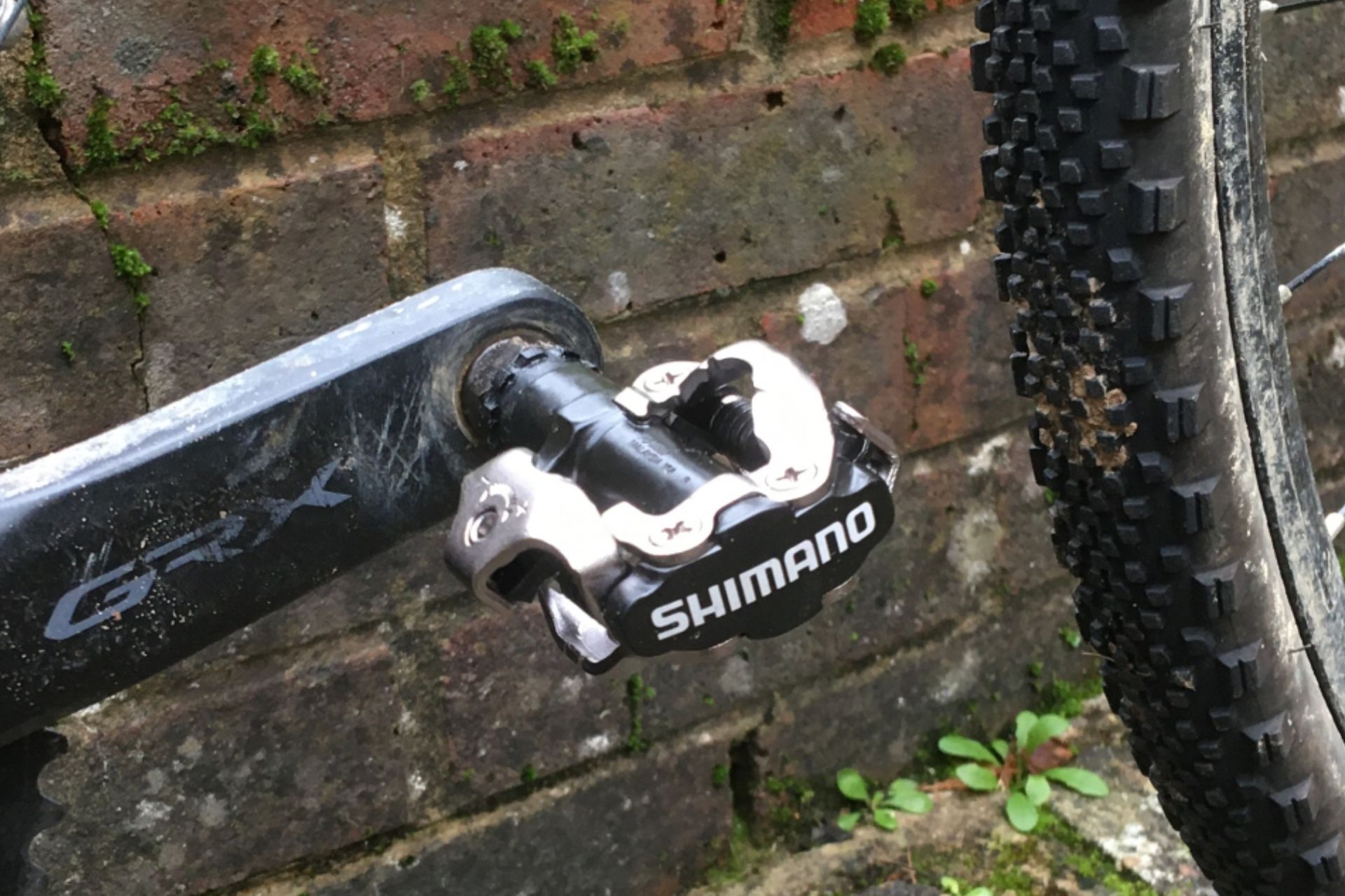 Image shows the Shimano PD-M520s which are among the best gravel bike pedals