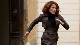 Kate Beckinsale runs in Canary Black