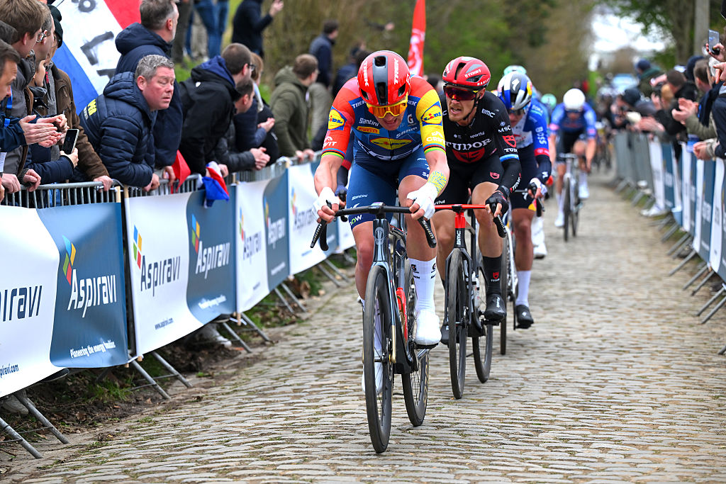 Mads Pedersen (Lidl-Trek) chasing on the Oude Kwaremont