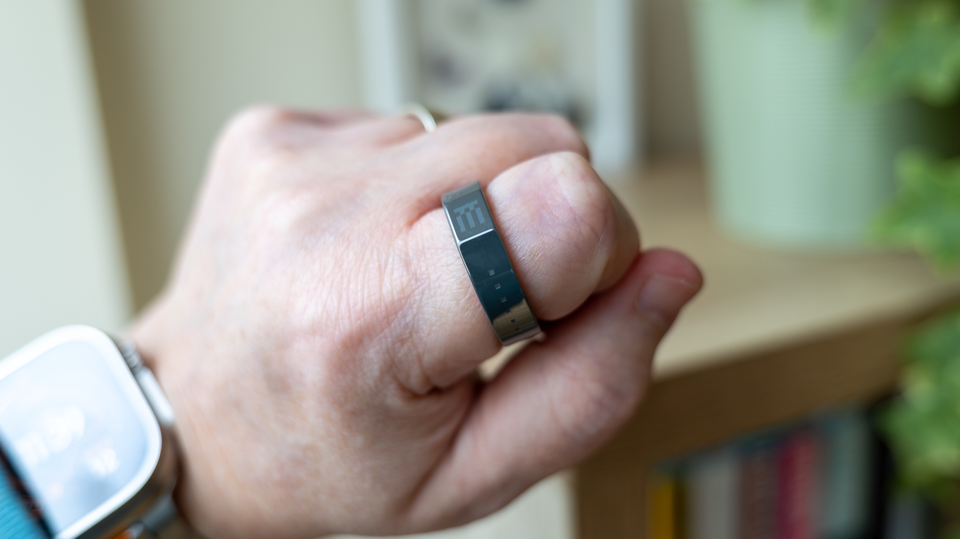 Even R1 Smart Ring lifestyle image