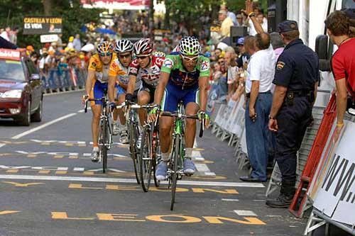 Carlos Garcia Quesada (Comunidad Valenciana) leads home the golden jersey group.
