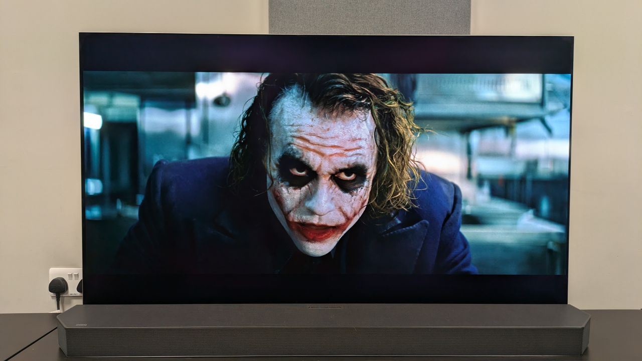 The Dark Knight 4K Blu-ray on LG G6, showing close-up of Heath Ledger as the Joker.