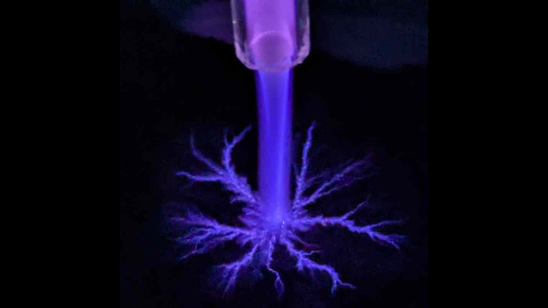 A purple beam that ends in little streaks of lightning bolts.