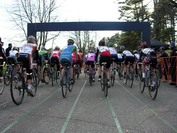 The start of the elite women's race.