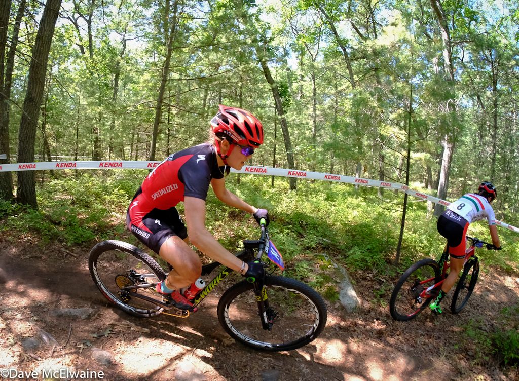 Kate Courtney (Specialized) chasing Barbara Benko (Focus) during lap two
