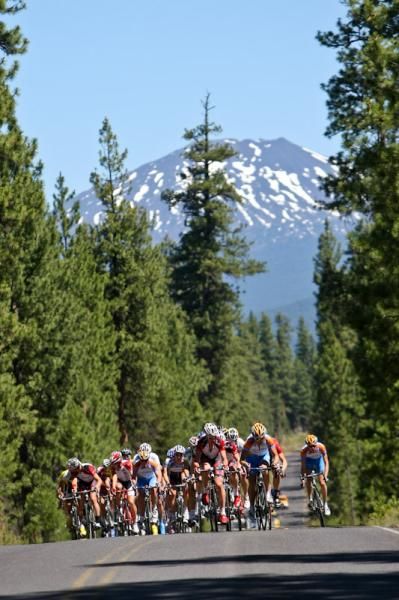 The bunch masses at the front through some little rollers on the way to Bachelor
