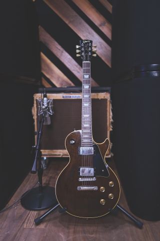 Lenny Kravitz's 1968 Gibson Les Paul Standard Walnut
