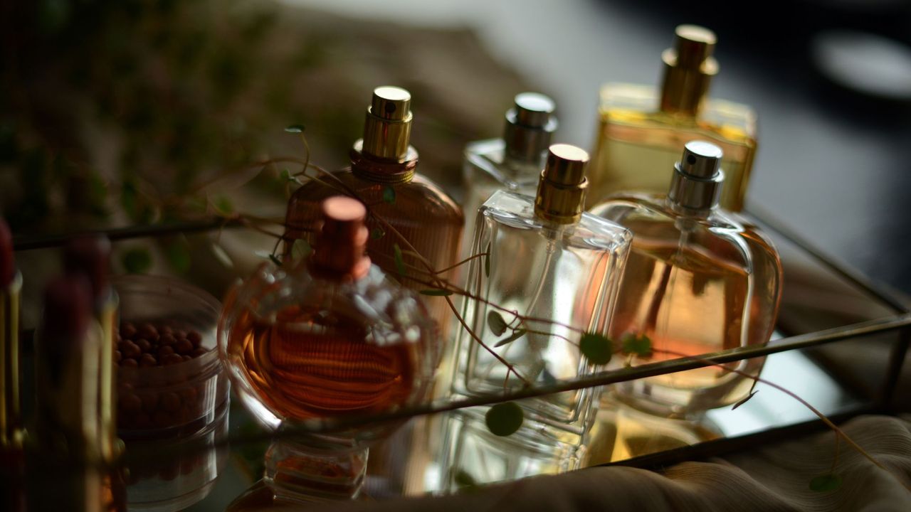 Best amber perfumes - perfume bottles on a tray