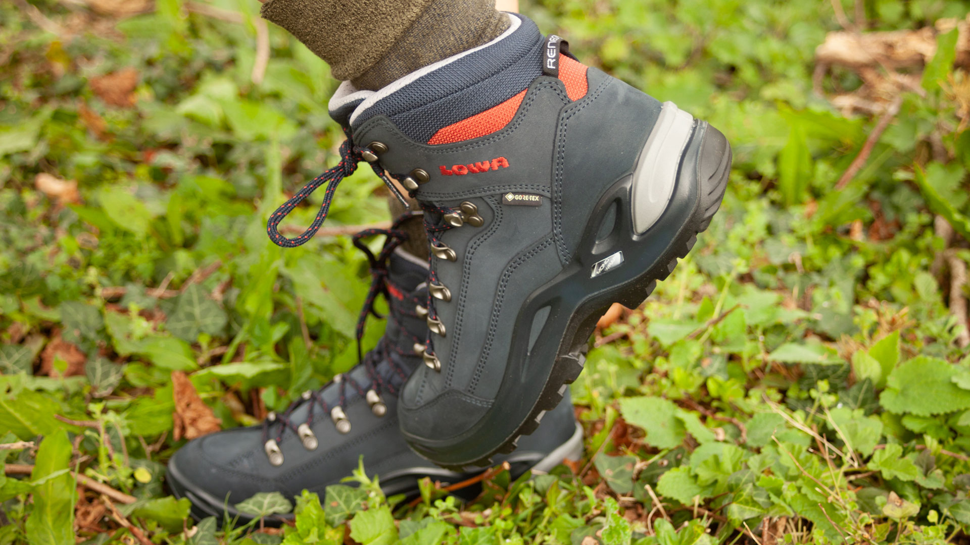 Mens lowa hotsell hiking boots