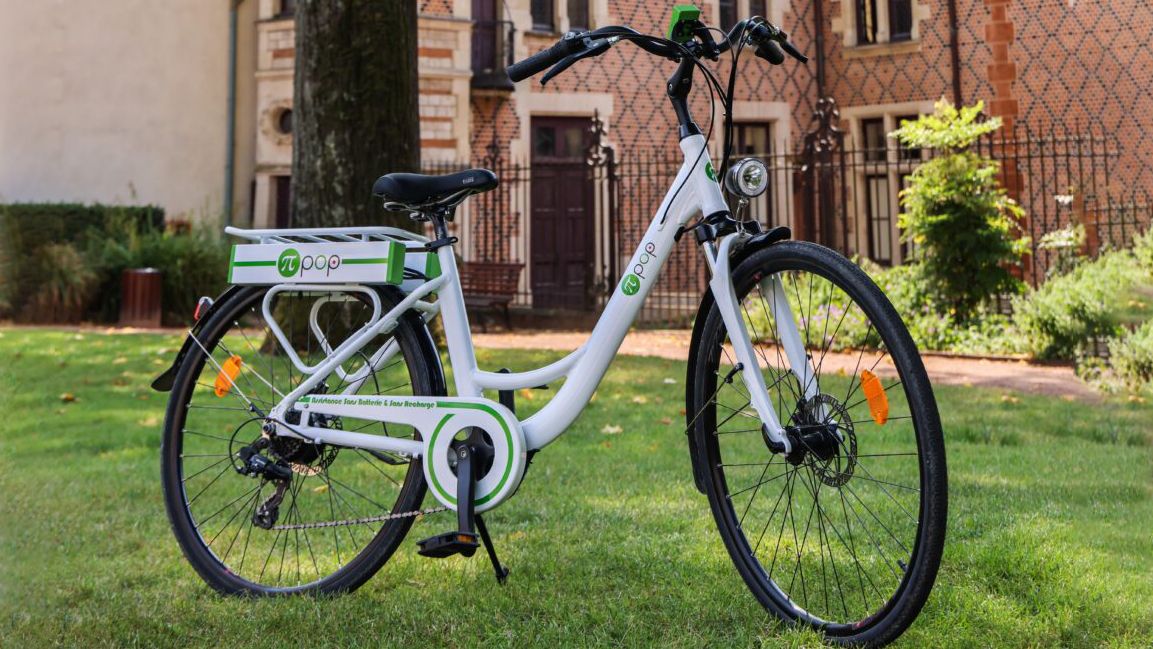 Pi-Pop e-bike on grass