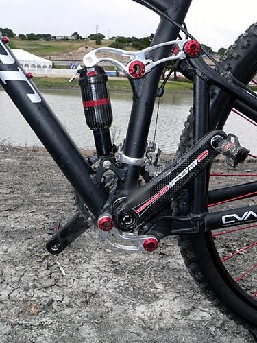 The Jet 9 utilizes a similar dual-link suspension layout