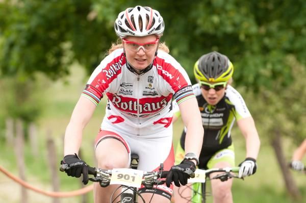 Alexandra Engen (Rothaus Poison-Bikes) with Elisabeth Sveum (Merida Smart Safety) close behind
