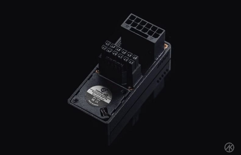 RTX 4090 16-pin GPU adapter 03