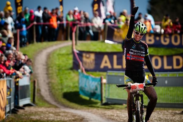 Gunn-Rita Dahle Flesj&aring; (Multivan Merida) celebrates victory