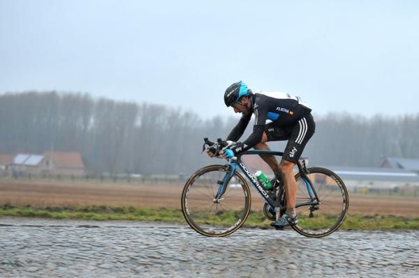Flecha chases after Langeveld on the cobbles