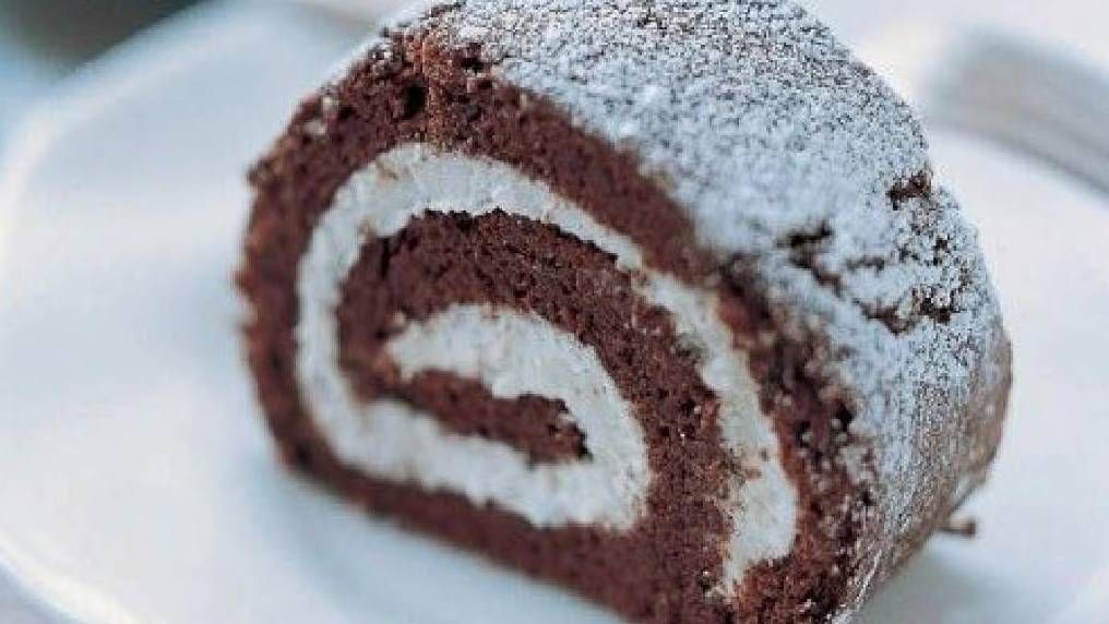 Mary Berry&#039;s chocolate roulade