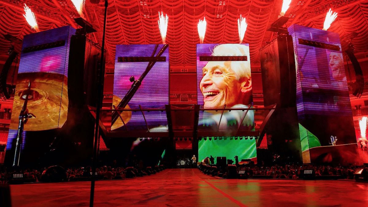 The Rolling Stones paid tribute to Charlie Watts at the start of their first No Filter US Tour date