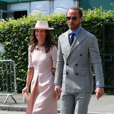 White, Clothing, Suit, Street fashion, Fashion, Snapshot, Dress, Footwear, Formal wear, Walking, 