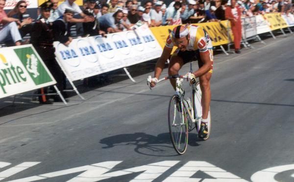 Laurent Fignon powers to the finish of the stage 10 time trial in the 1989 Giro d'Italia.