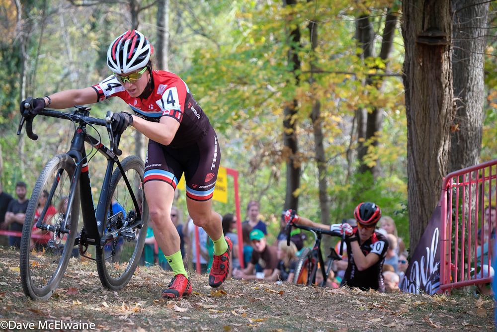 Cindy Montambault (Trek-GPL) pushing up bike on the steep run-up