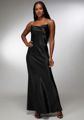 Bebe x Ciara Satin Maxi com alças de corrente dourada